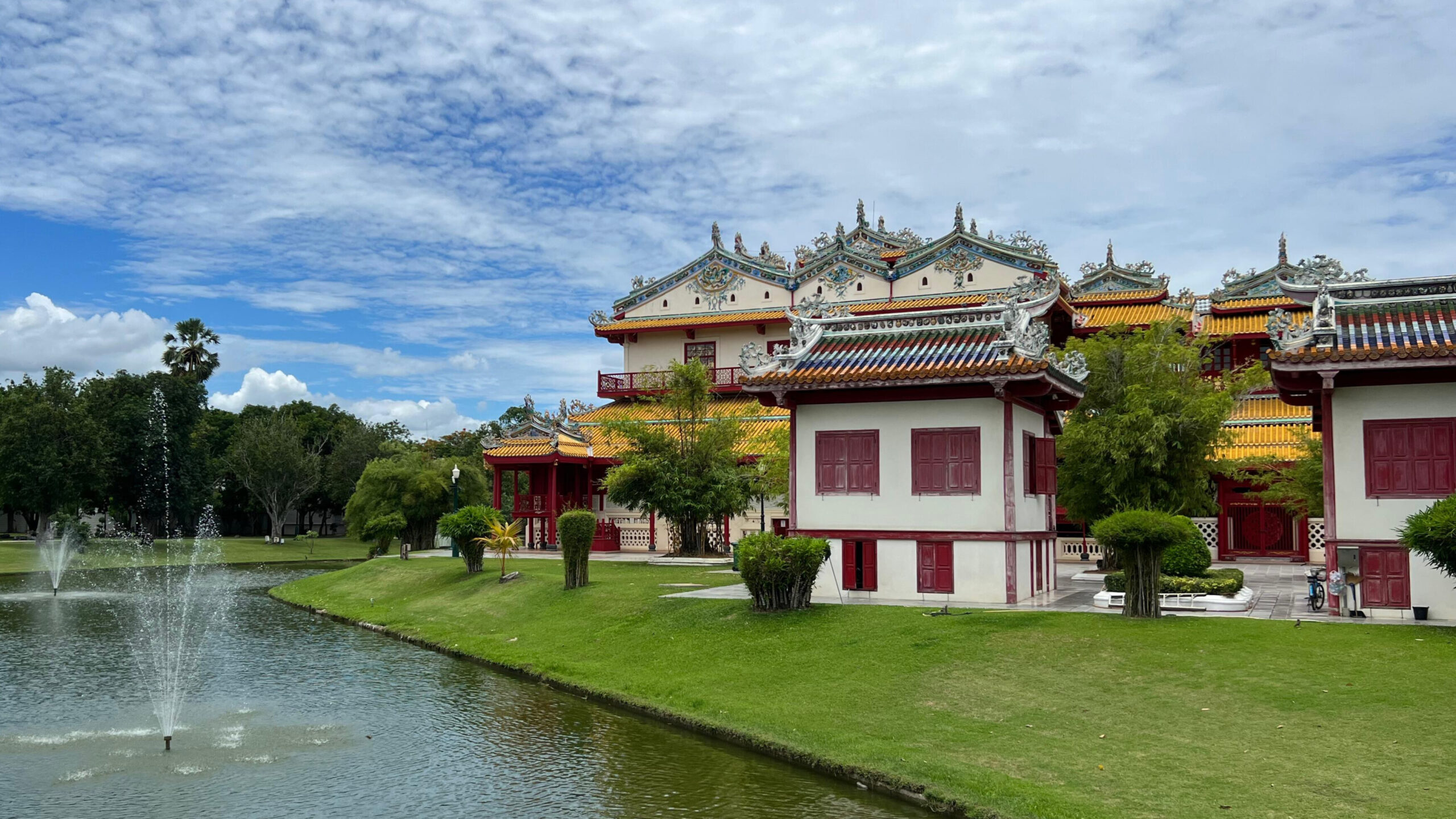 Bang Pa-In Royal Palace dates from the 17th century, it used to be one of the Thai king’s summer residence