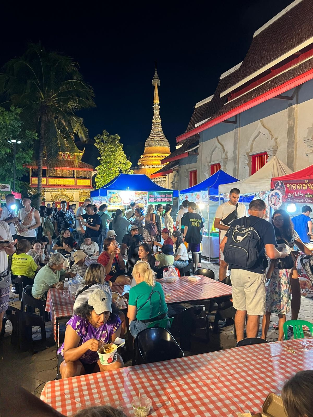 night market in the evening, ideal place to eat some local food and see traditional activities