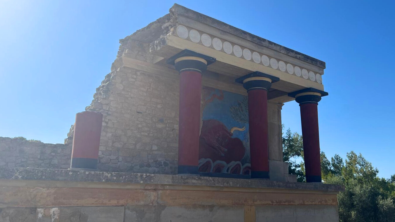 Palace Knossos is one of the most famous archaeological sites in Greece and was once the center of the Minoan civilization, one of the oldest in Europe.